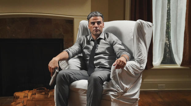 Oscar Isaac in The Card Counter Wallpaper 7680x2160 Resolution
