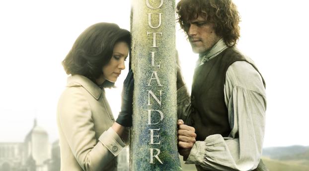 Outlander 2017 Season 3 Caitriona Balfe and Sam Heughan Wallpaper 1366x768 Resolution