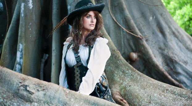 Penelope Cruz In Pirates OF The Caribbean Wallpaper 1024x600 Resolution