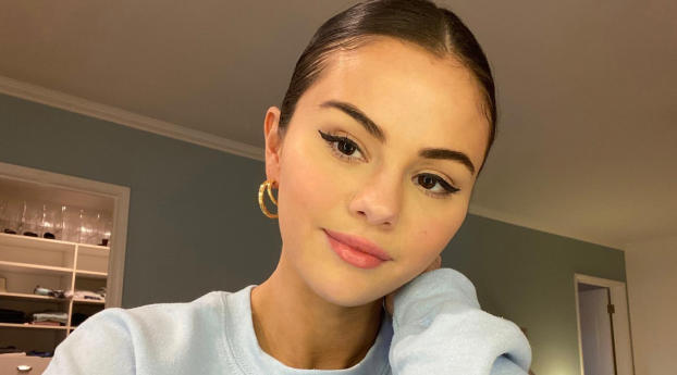 Pretty Selena Gomez 2020 Wallpaper 1080x2246 Resolution