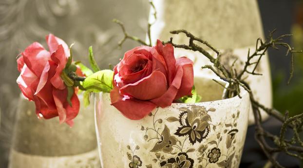 roses, vase, petals Wallpaper 1440x2960 Resolution