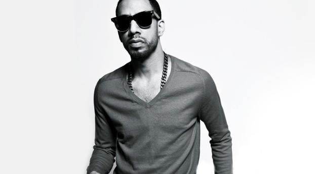 ryan leslie, glasses, chain Wallpaper 2560x1024 Resolution