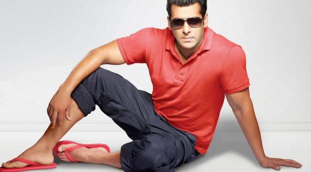 Salman Khan in red  Wallpaper 1080x2310 Resolution