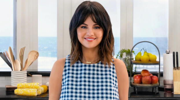 Selena + Chef Season 4 Wallpaper 2560x1440 Resolution