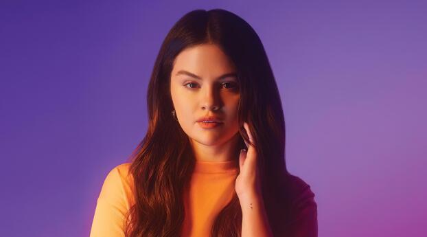 Selena Gomez 2022 Actress Wallpaper 720x1512 Resolution