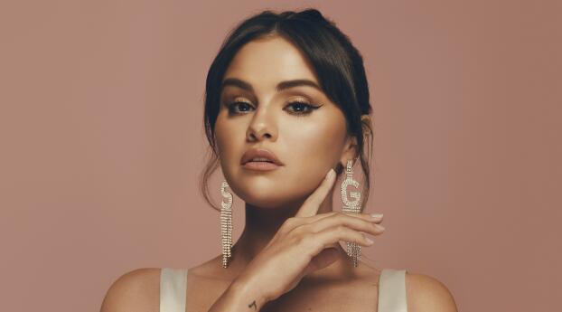 Selena Gomez 4K Photoshoot 2022 Wallpaper 1080x2240 Resolution