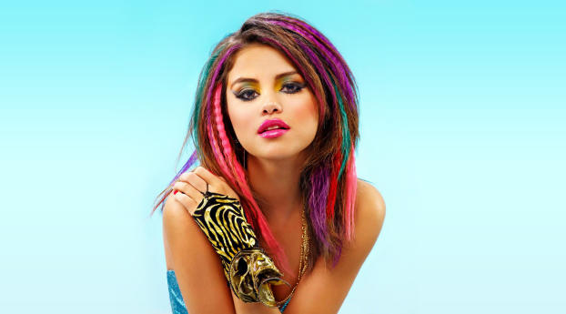 Selena Gomez Cute Photoshoot For Song Wallpaper 1360x768 Resolution