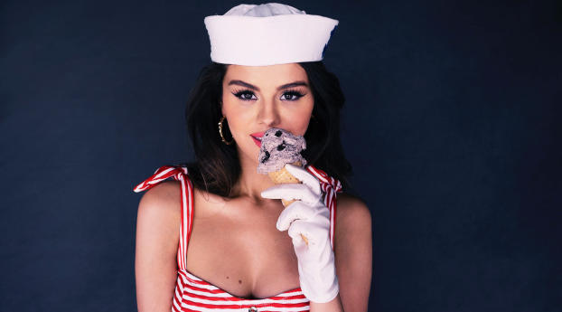 Selena Gomez Ice Cream Wallpaper 1080x2520 Resolution