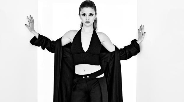Selena Gomez The Hollywood Reporter Wallpaper 1176x2400 Resolution
