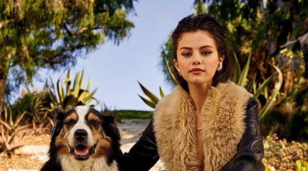 Selena Gomez with Dog Wallpaper 1920x1200 Resolution