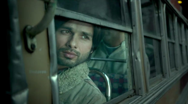 Shahid Kapoor In Haider Movie HD Wallpapers  Wallpaper 320x240 Resolution