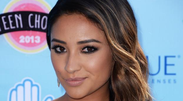 shay mitchell, actress, look Wallpaper 1360x768 Resolution