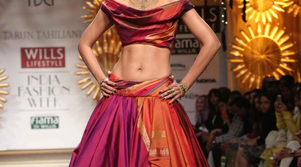 Shilpa Shetty In Designer Suits  Wallpaper