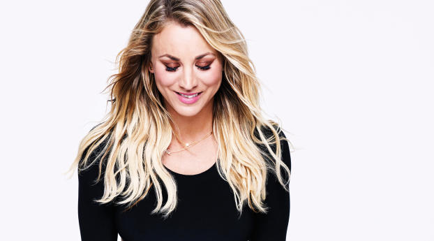 Smiling Kaley Cuoco in Black 2017 Wallpaper 208x320 Resolution