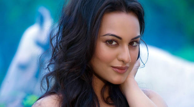 Sonakshi Sinha Latest Close Up Wallpapers Wallpaper 4000x4000 Resolution