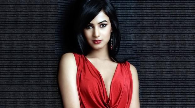Sonal Chauhan In Red Dress  Wallpaper 360x640 Resolution