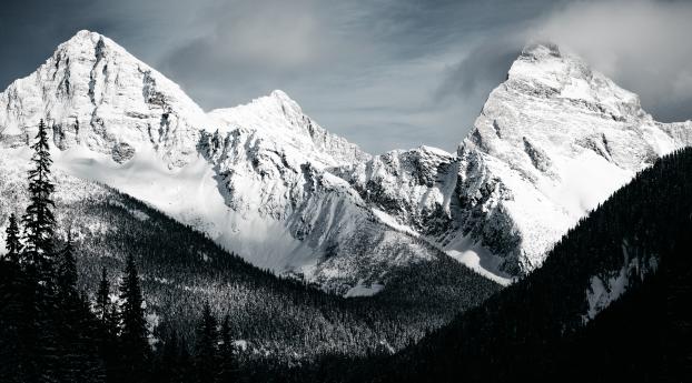 Stone Mountains Snow In Monochrome Wallpaper 540x960 Resolution