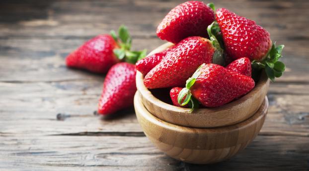 strawberry, berry, bowl Wallpaper 1080x2300 Resolution