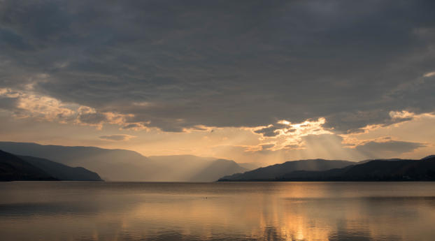Sunrise over Kamloops Lake Wallpaper 2560x1700 Resolution