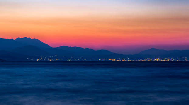 Sunset Over Mountains City Wallpaper 1360x768 Resolution