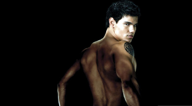 Taylor Lautner Without Shirt  Wallpaper 540x960 Resolution