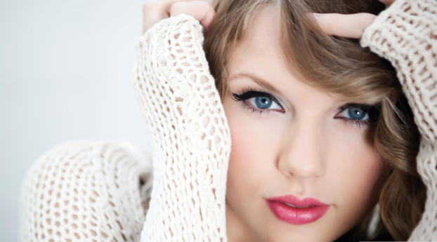 Taylor Swift pretty face wallpaper Wallpaper 1235x338 Resolution