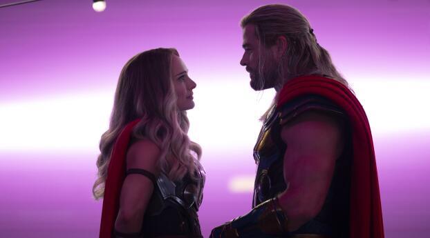 Thors Chris Hemsworth and Natalie Portman 4K Thor Love And Thunder Wallpaper 720x1560 Resolution