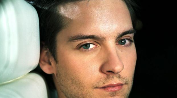 tobey maguire, actor, charming Wallpaper 1234x576 Resolution