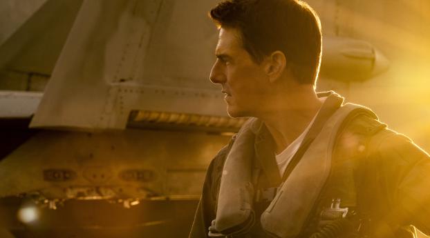 Tom Cruise as Maverick Top Gun Wallpaper 236x486 Resolution