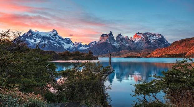 Torres del Paine Mountains Lake in Chile Wallpaper 1280x2120 Resolution