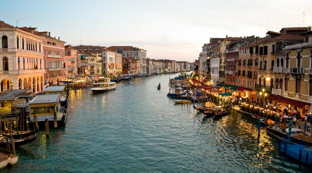 venice, canal, gondoliers Wallpaper 2560x1024 Resolution